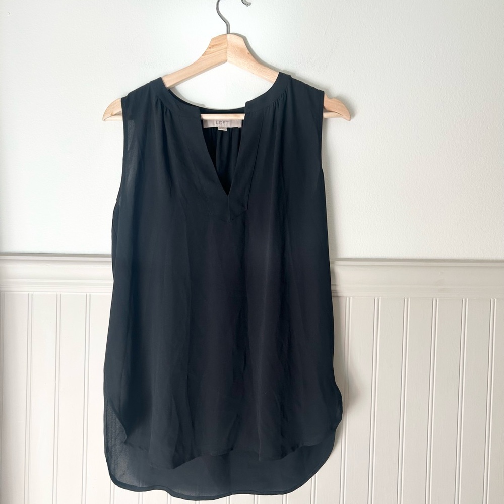 LOFT Black Sleeveless V-Neck Lightweight Top XS Round Hem Office Ready